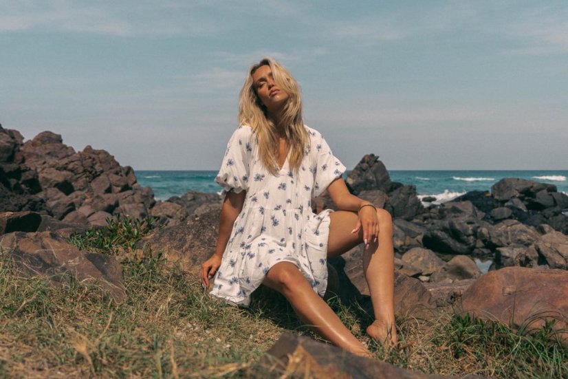 JUNEBERRY PRINT PETAL MINI DRESS - Jaase šaty - velikost: M